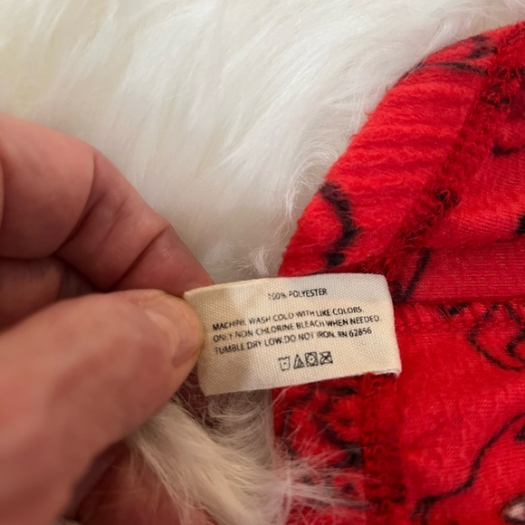 Hue penguin pajamas, long sleeve top and flannel bottom. Size small - Picture 11 of 11